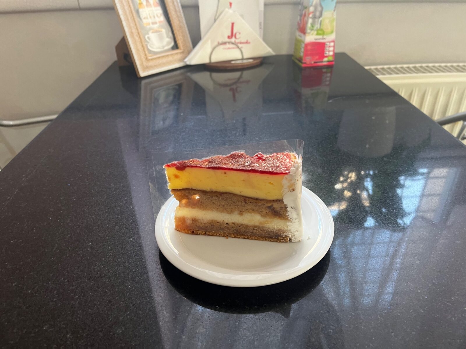 Marcipános ribizli torta (variáció)