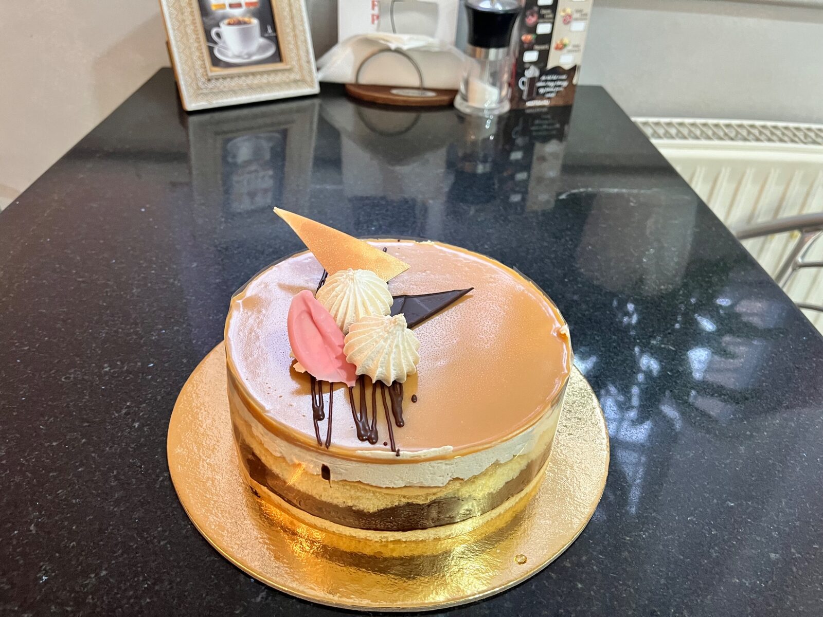 Sós karamellás torta